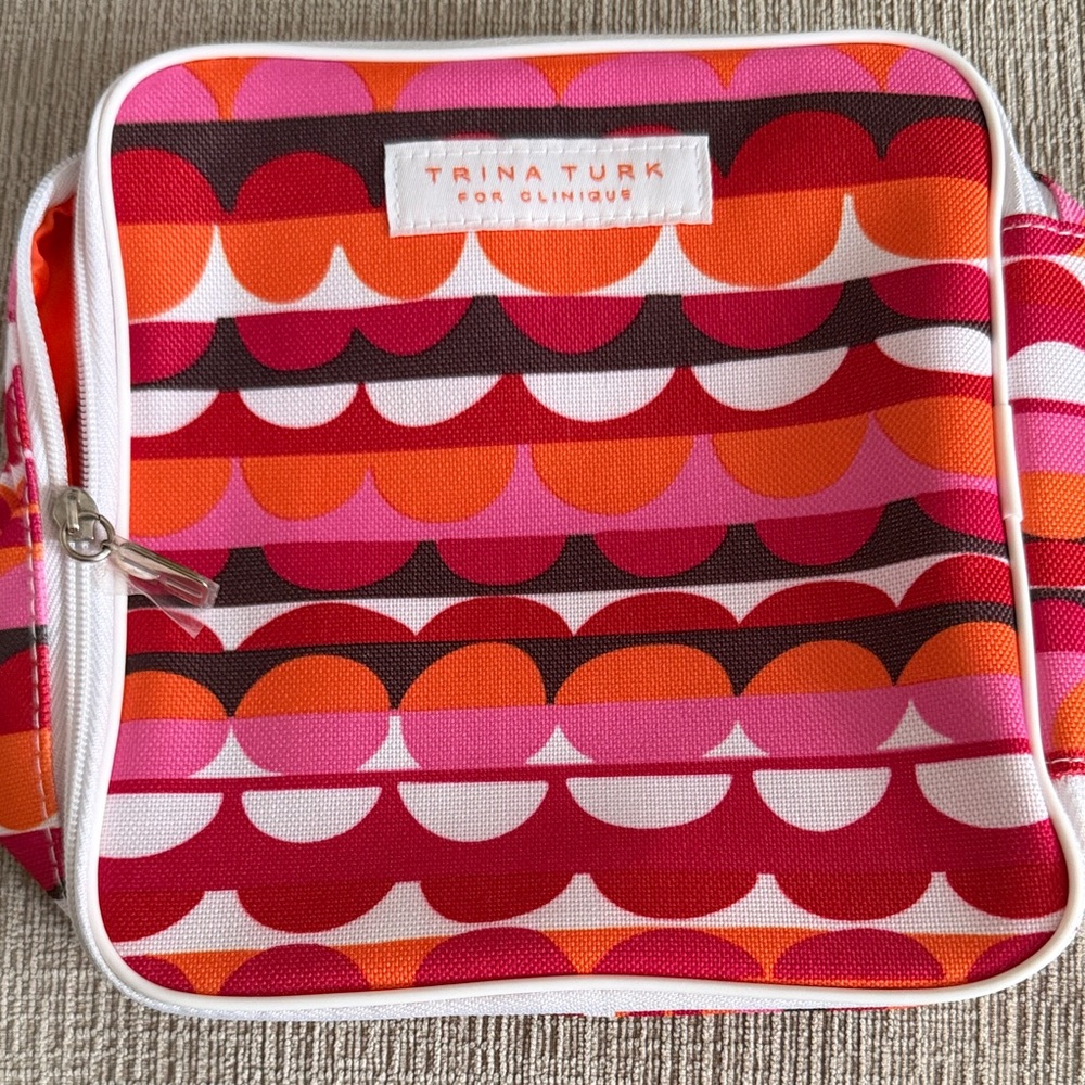 Trina Turk for Clinique Makeup Case
D2